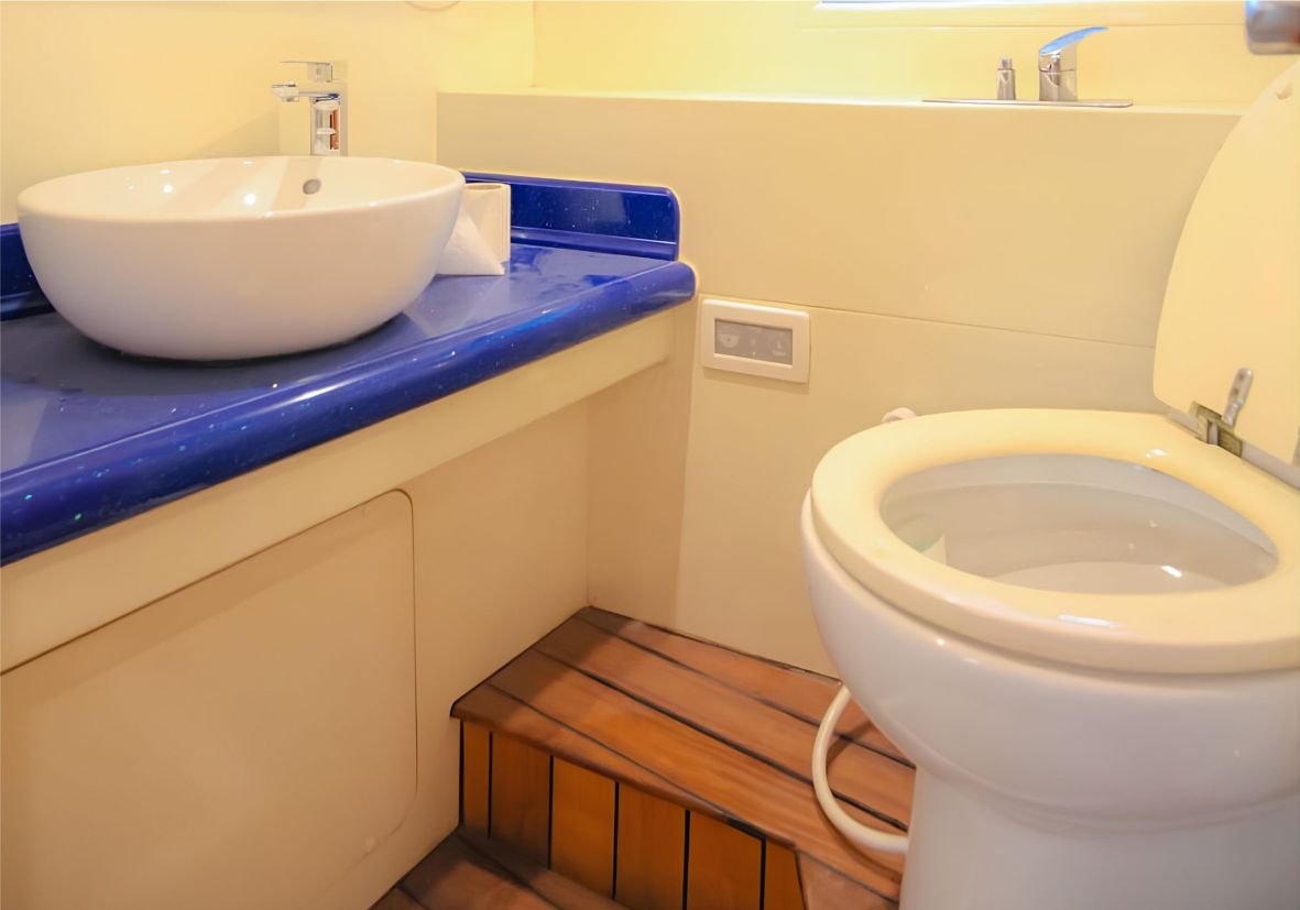 Hamdan 63ft(19m) Yacht Rental Dubai - Flame Yacht Rental in Dubai