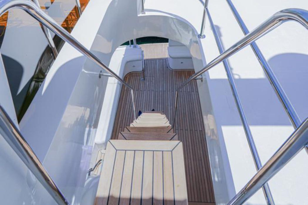 Flame 82ft(25m) Yacht Rental