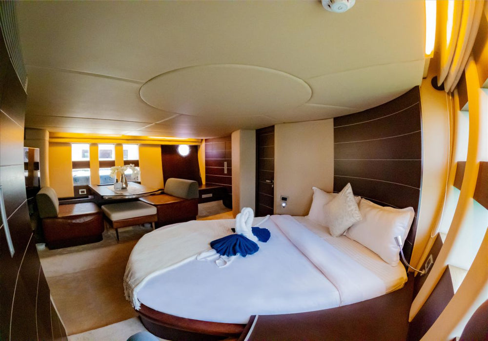 Sura 68ft(21m) Yacht Rental