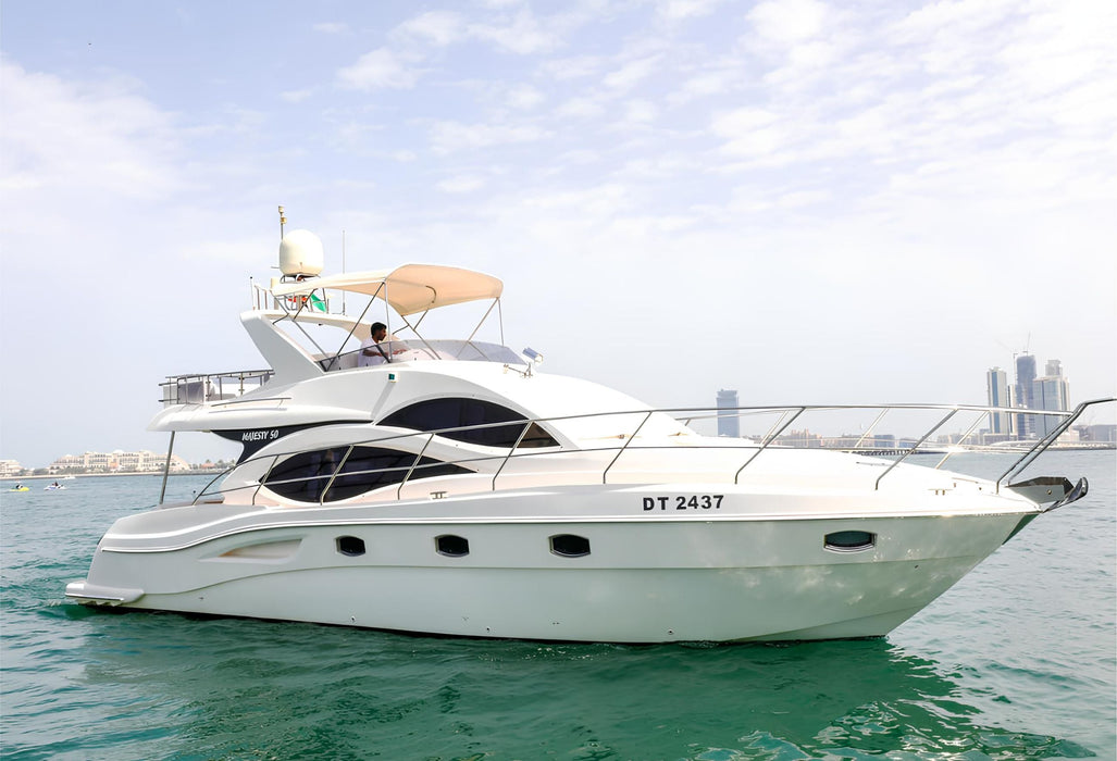 Majesty 50ft(15m) Yacht Rental