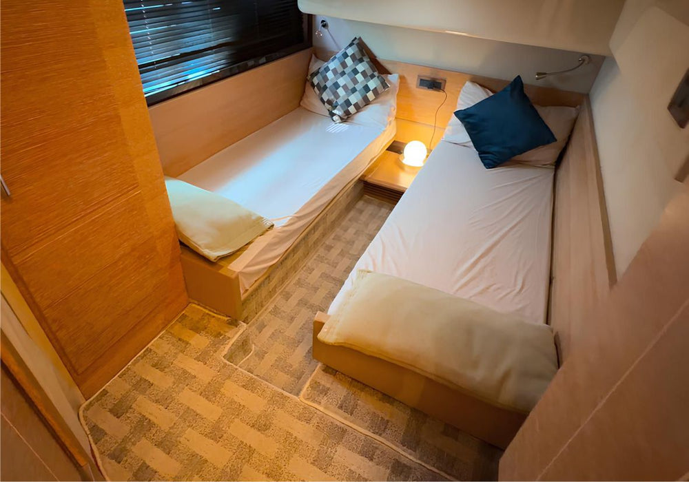 Azimut 52ft(16m) Yacht Rental