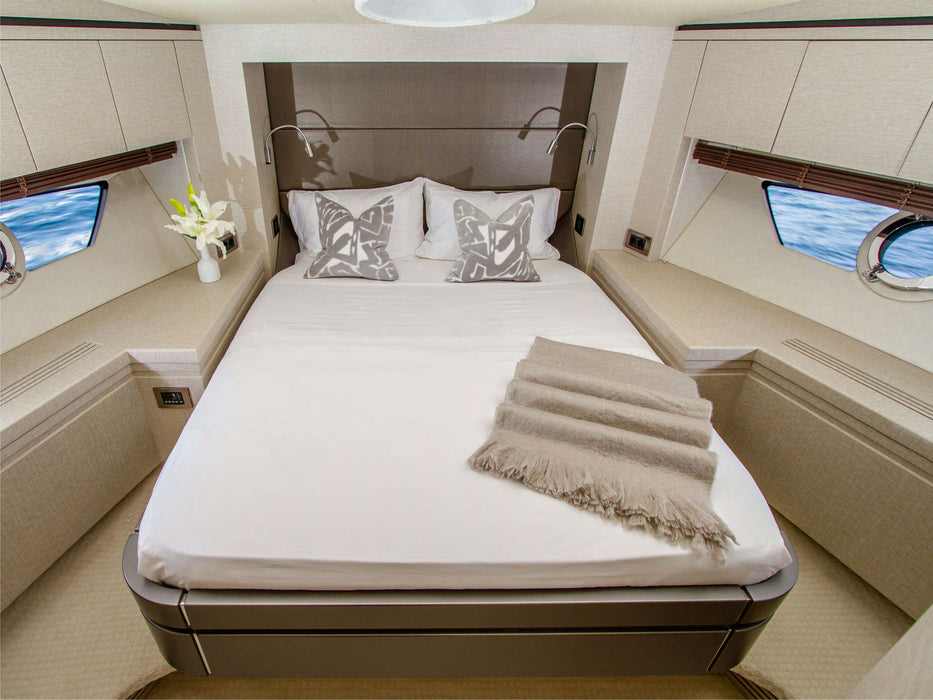 OUTLAW 60ft(18m) Luxury Yacht Rental