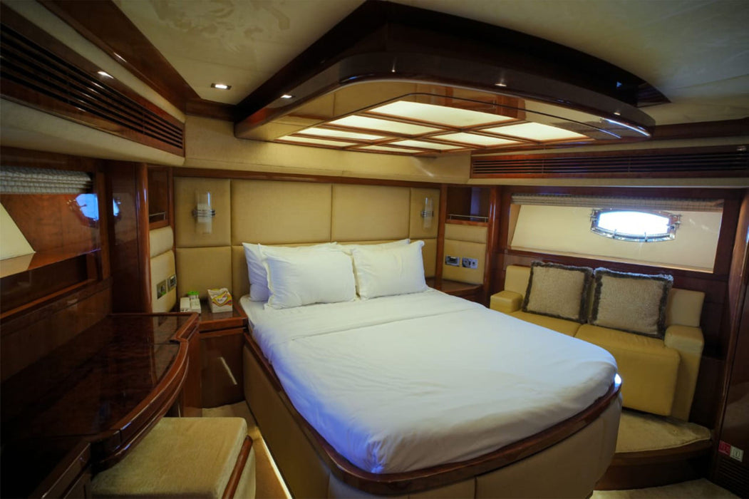 Majesty 88ft(27m) Yacht Rental