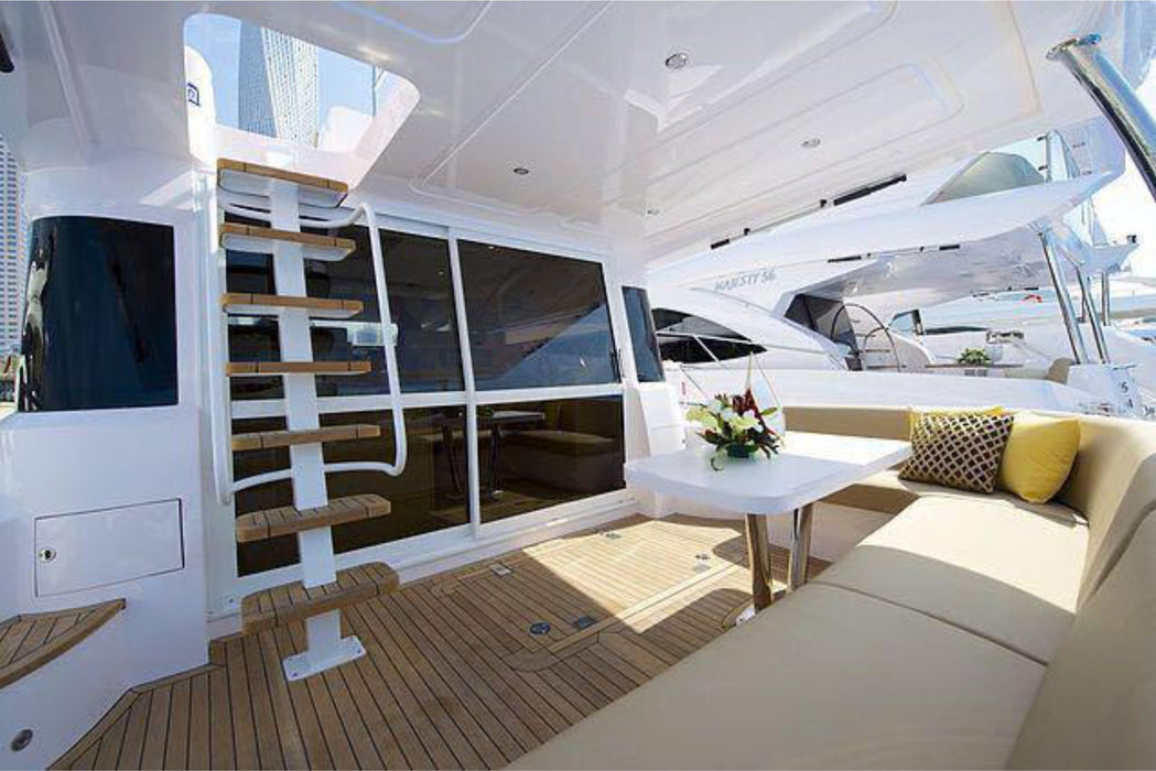 Majesty 48ft(14.5m) Yacht Rental