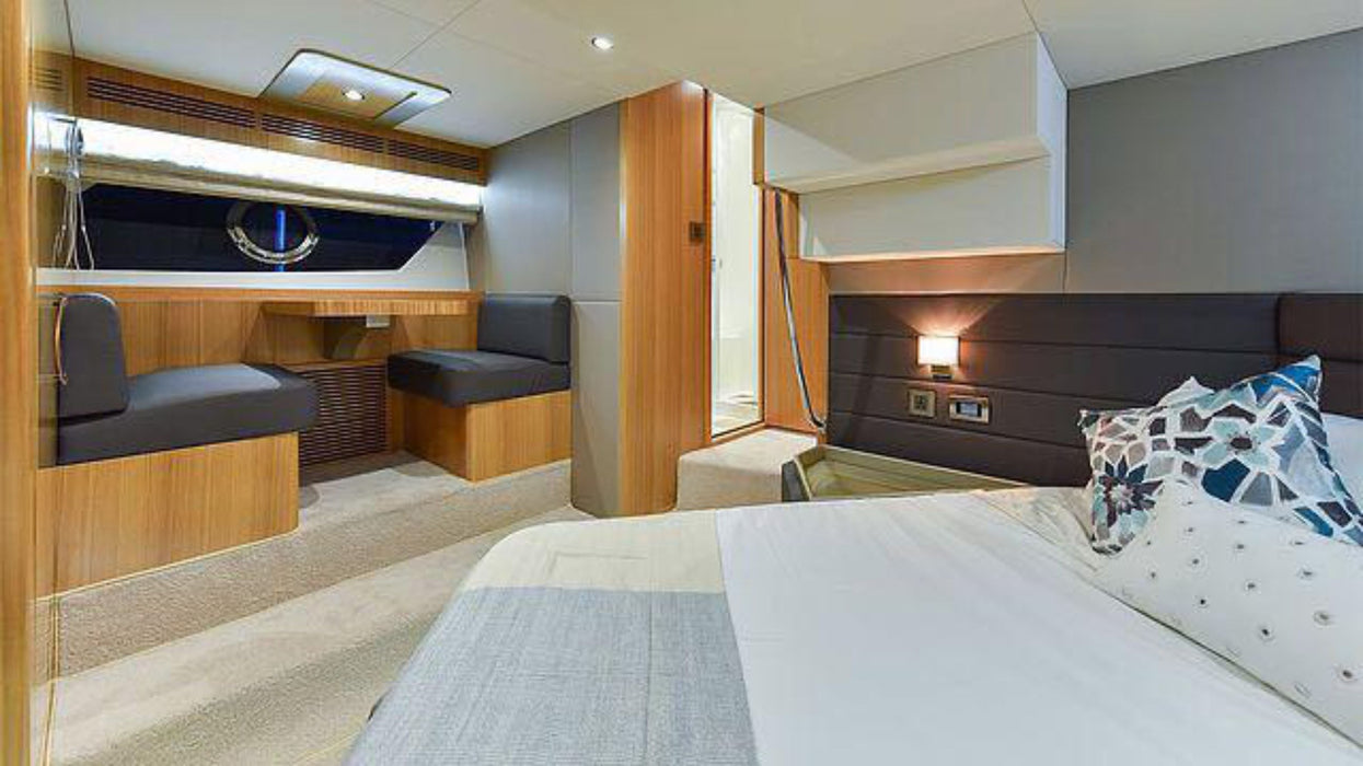 Majesty 48ft(14.5m) Yacht Rental