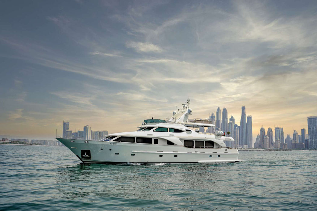 Benetti Tripple Deck 125ft(38m) Yacht Rental