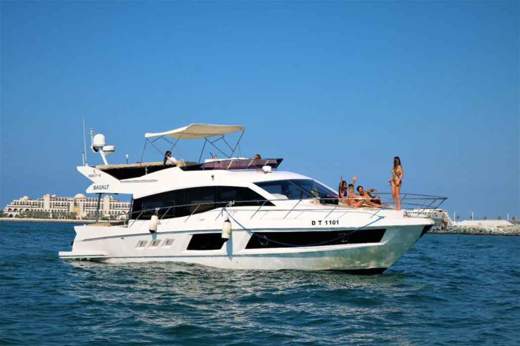 Majesty 48ft(14.5m) Yacht Rental