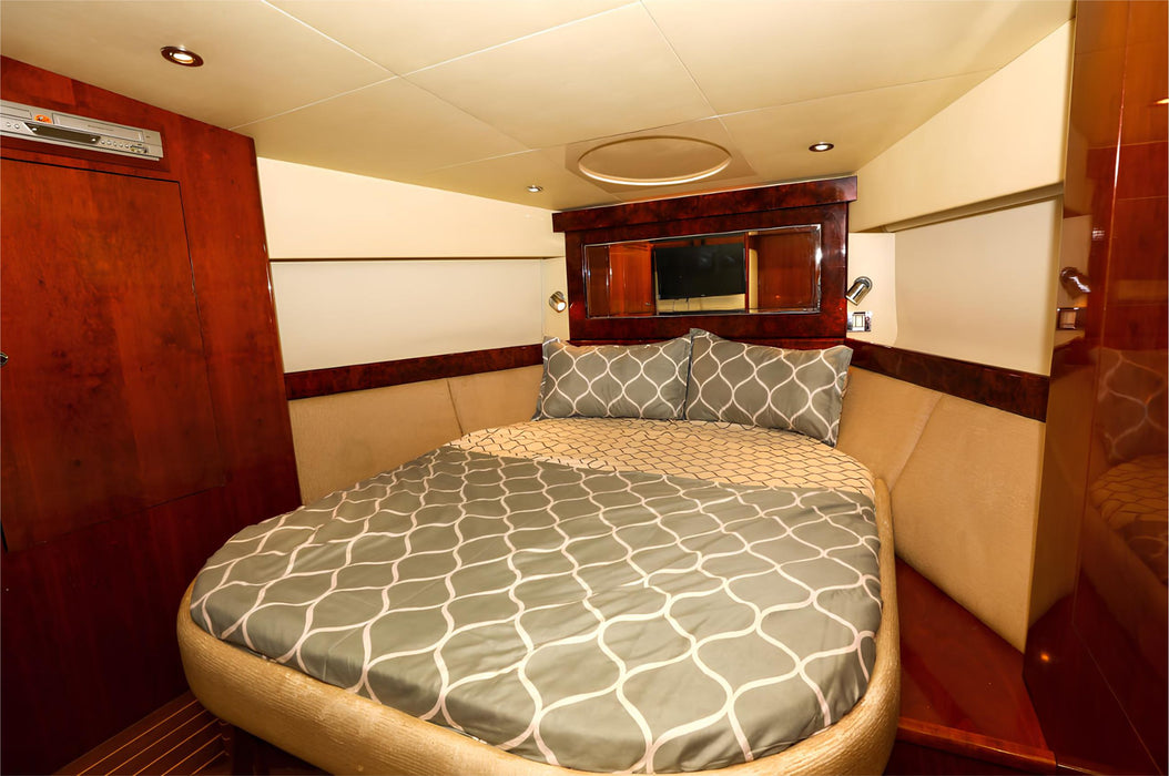 Majesty 50ft(15m) Yacht Rental