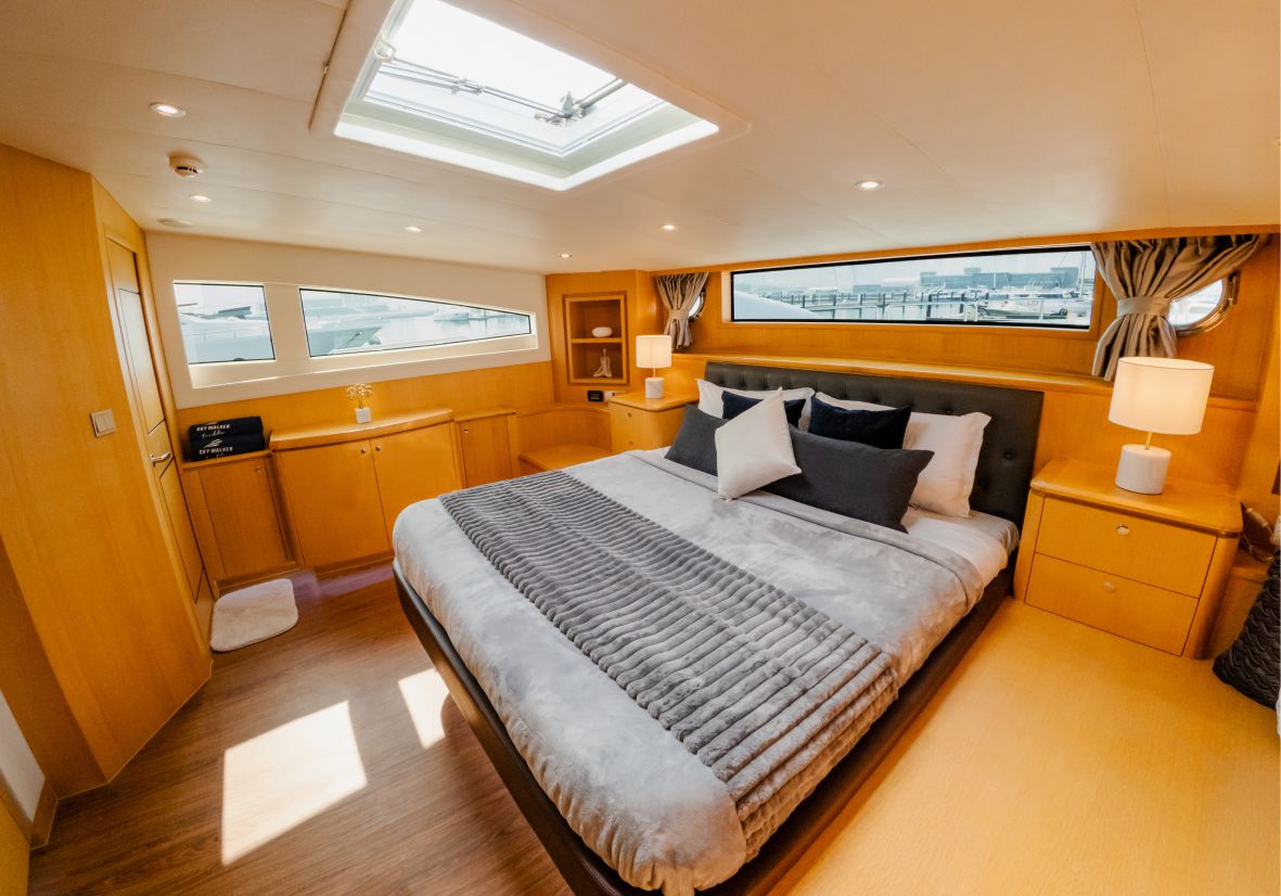 Formula 1 Abu Dhabi Yachts - F1 Abu Dhabi Yacht Rental Kona - Flame Yacht Rental in dubai