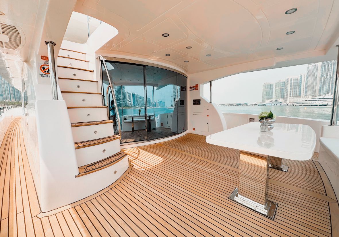 Formula 1 Abu Dhabi Yachts - F1 Abu Dhabi Yacht Rental 110ft - Flame Yacht Rental in dubai