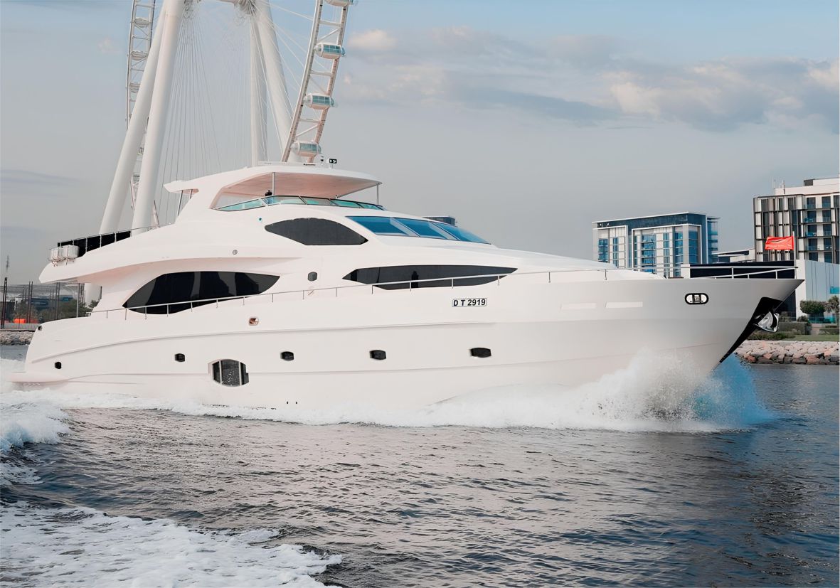 Formula 1 Abu Dhabi Yachts - F1 Abu Dhabi Yacht Rental 110ft - Flame Yacht Rental in dubai