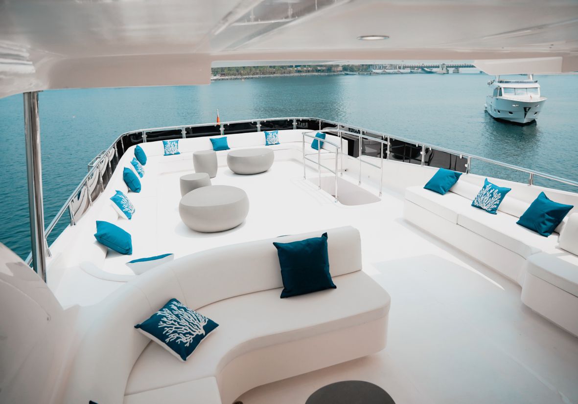 Formula 1 Abu Dhabi Yachts - F1 Abu Dhabi Yacht Rental 110ft - Flame Yacht Rental in dubai