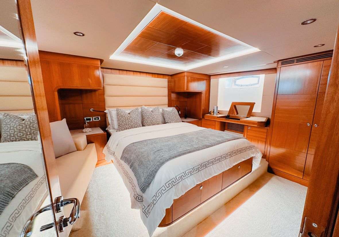 Formula 1 Abu Dhabi Yachts - F1 Abu Dhabi Yacht Rental 110ft - Flame Yacht Rental in dubai