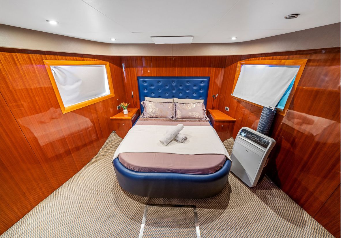 Big Daddy 90ft(27m) Yacht Rental Dubai - Flame Yacht Rental in Dubai