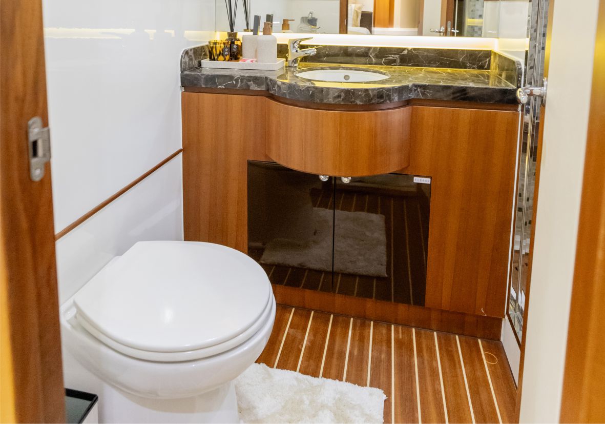 Caliente 96ft(29m) New Year's Eve Yacht rental in Dubai - Flame Yacht Rental in Dubai