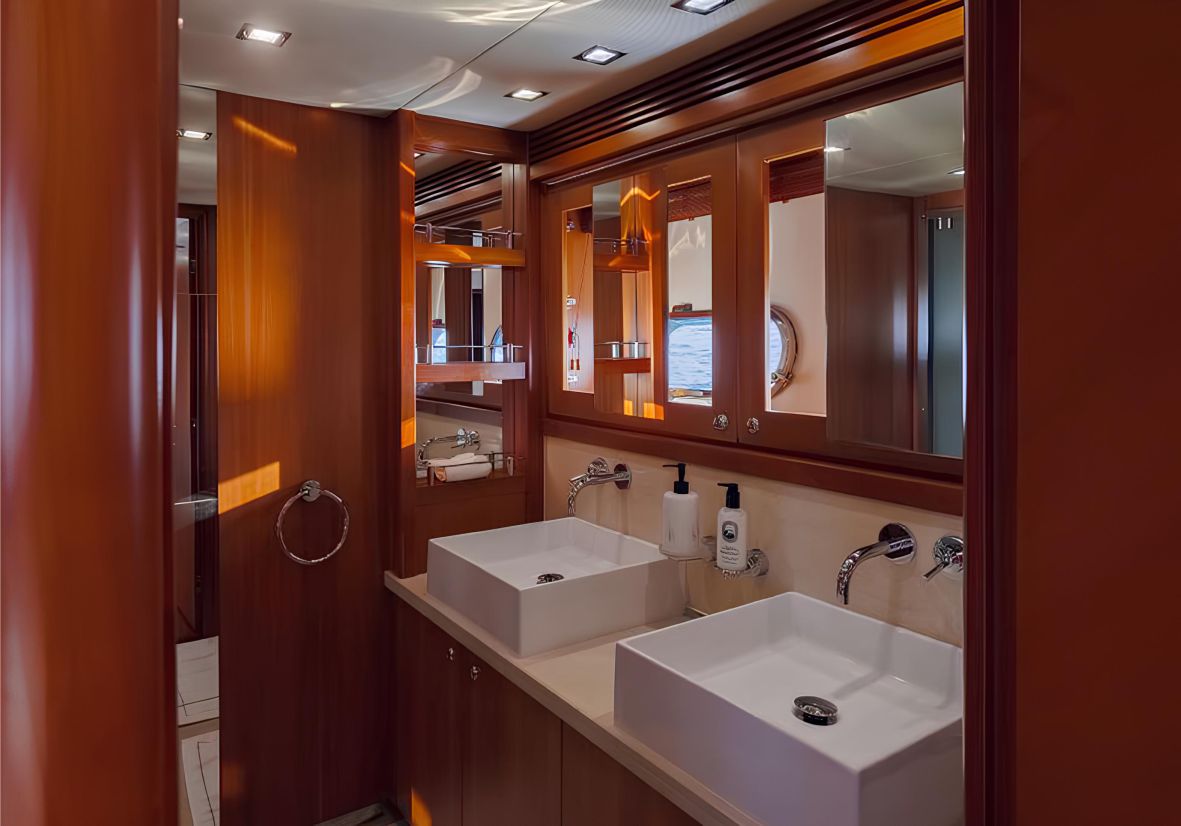 MY EYE 108ft(33m) Luxury Yacht Rental Dubai - Flame Yacht Rental in Dubai