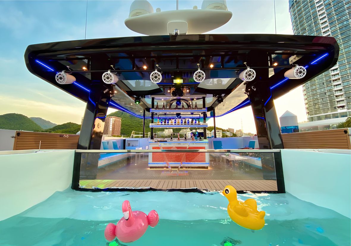 Ozon 55Ft(17m) Party Yacht Rental Dubai - Flame Yacht Rental in Dubai